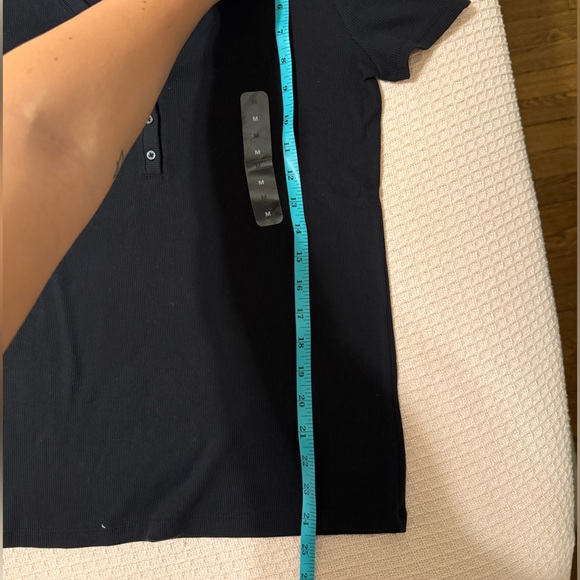 NWT Ribbed V-Neck T-shirt - Picture 4 of 4